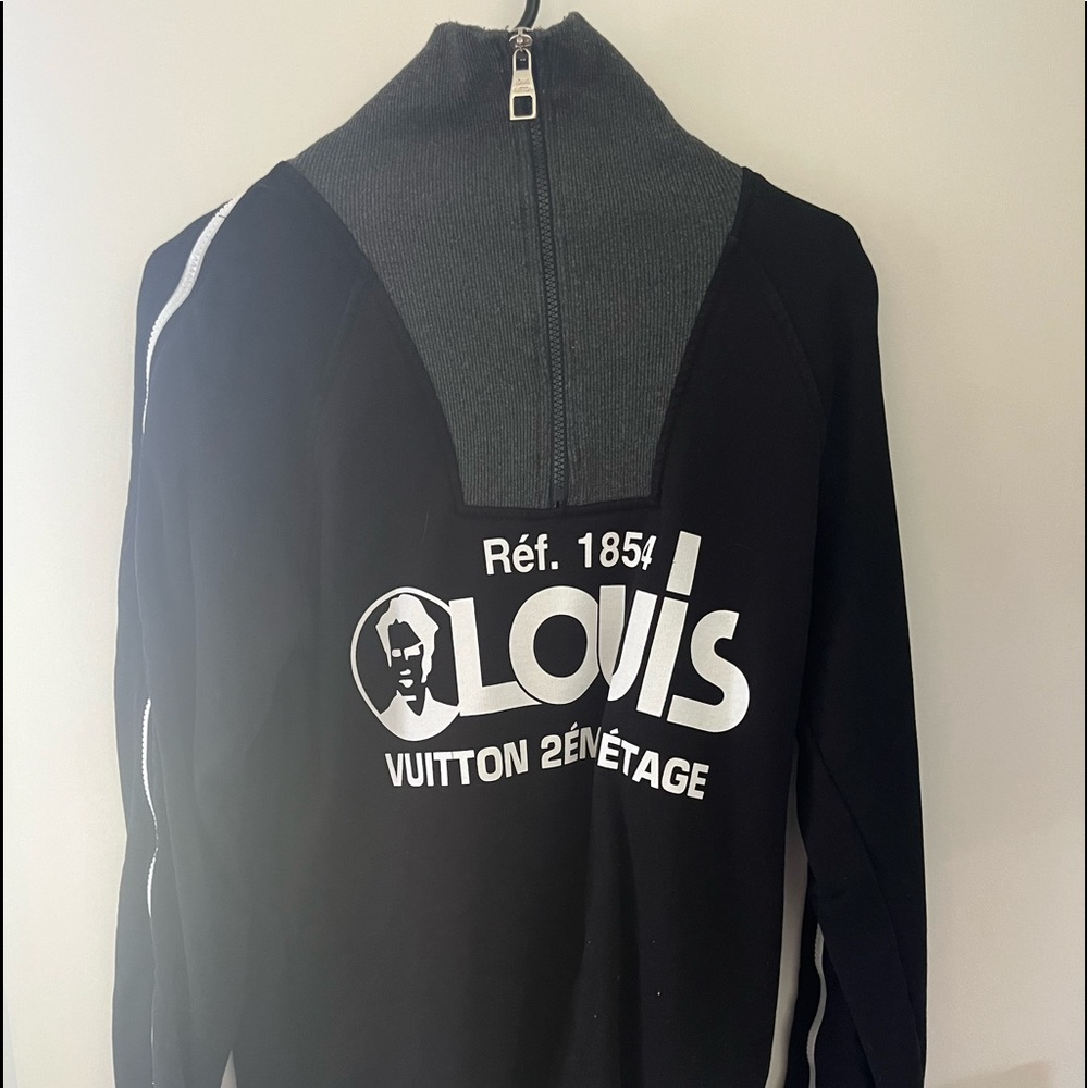 Mens Medium Louis Vuitton paris neck tight zip up sweater